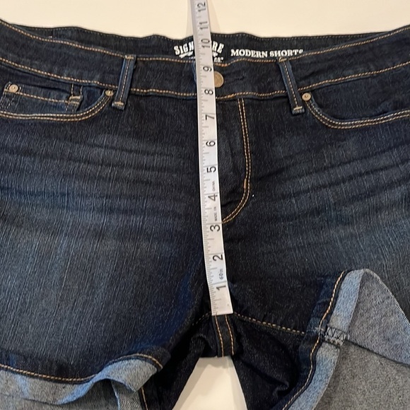 Signature By Levi Strauss Modern Shorts Mid Rise Size 8 - Picture 5 of 16